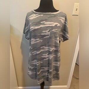 BomBom Camo Size Large Tee Shirt